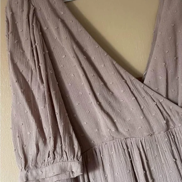 Chic Backless Cream Dress - Picture 2 of 3